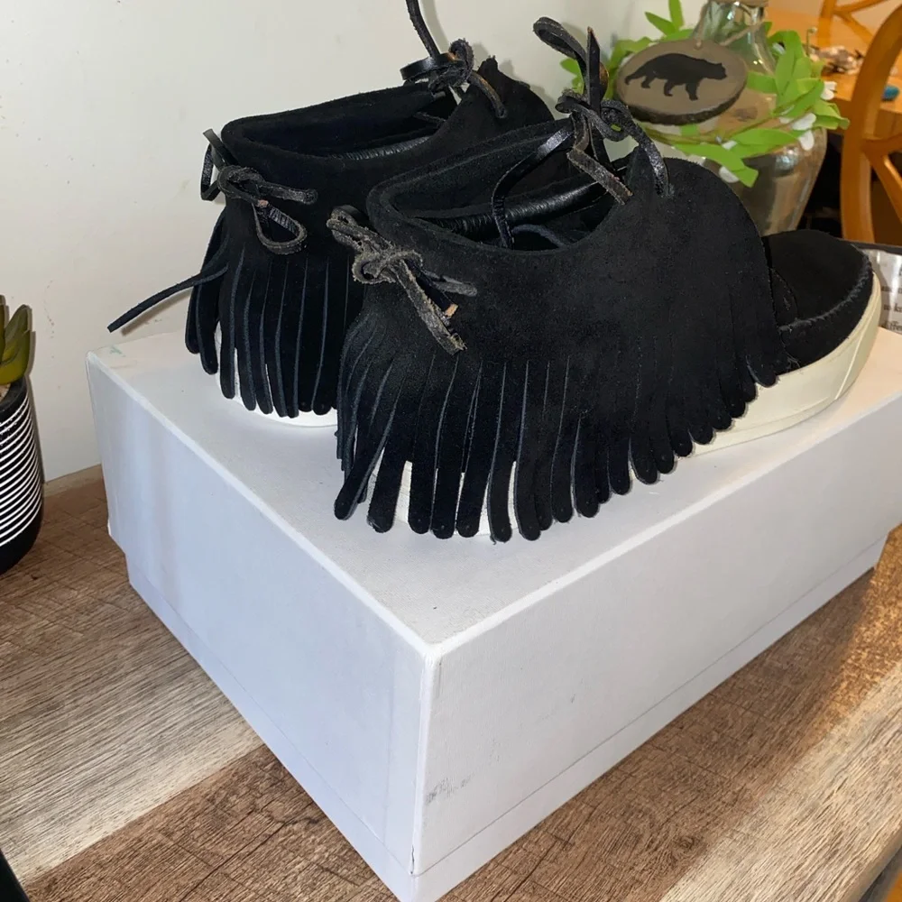 NWB!! Foundation Footwear Native Black High-Top Fringe Moccasin Sneakers Size 11 - Picture 2 of 14